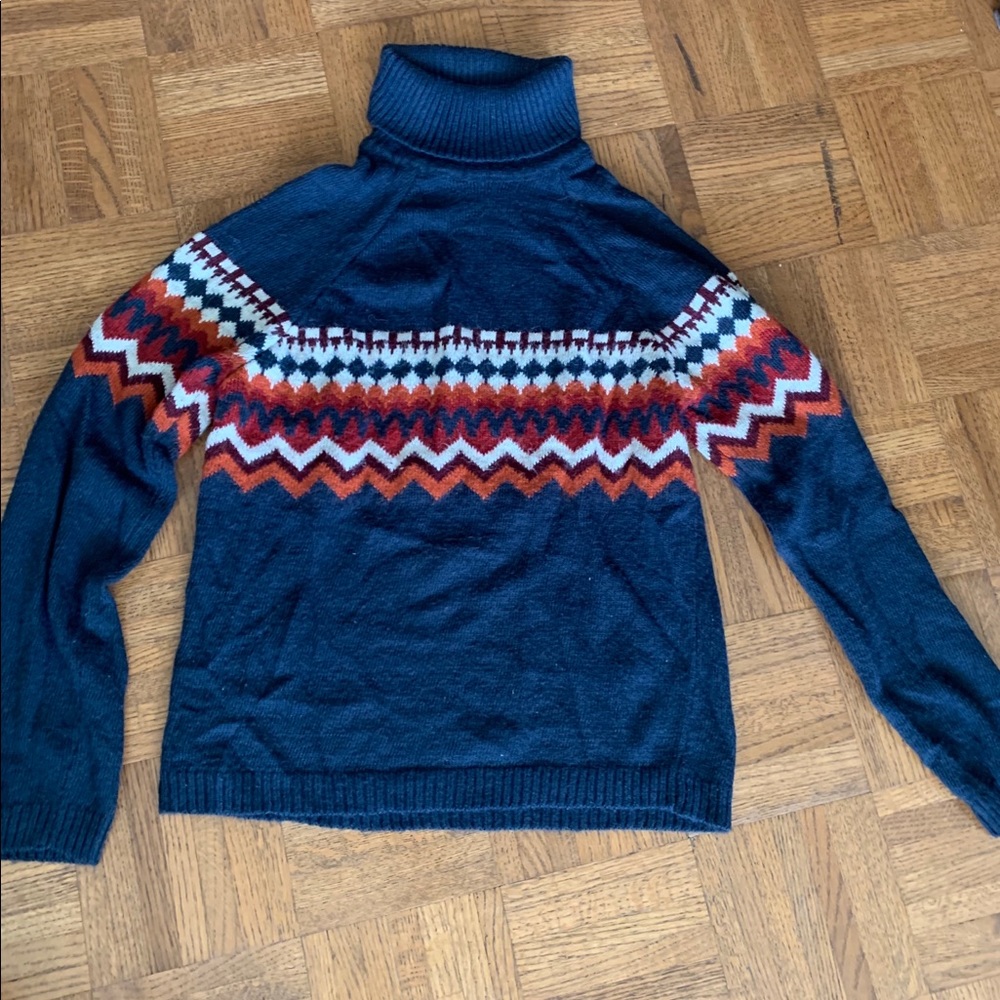 Dark blue sweatshirt